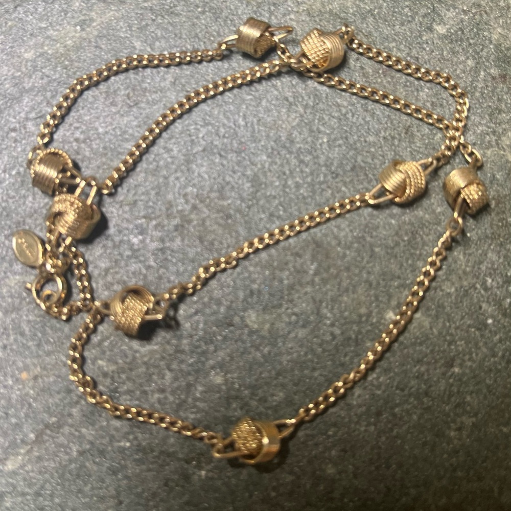Avon Vintage Gold Knot Necklace - Picture 2 of 12